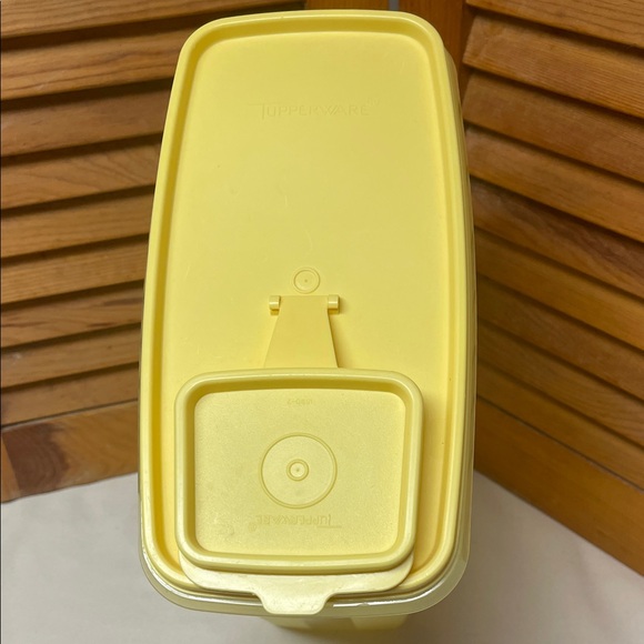 Tupperware Large Cereal Storage Container - Picture 10 of 16